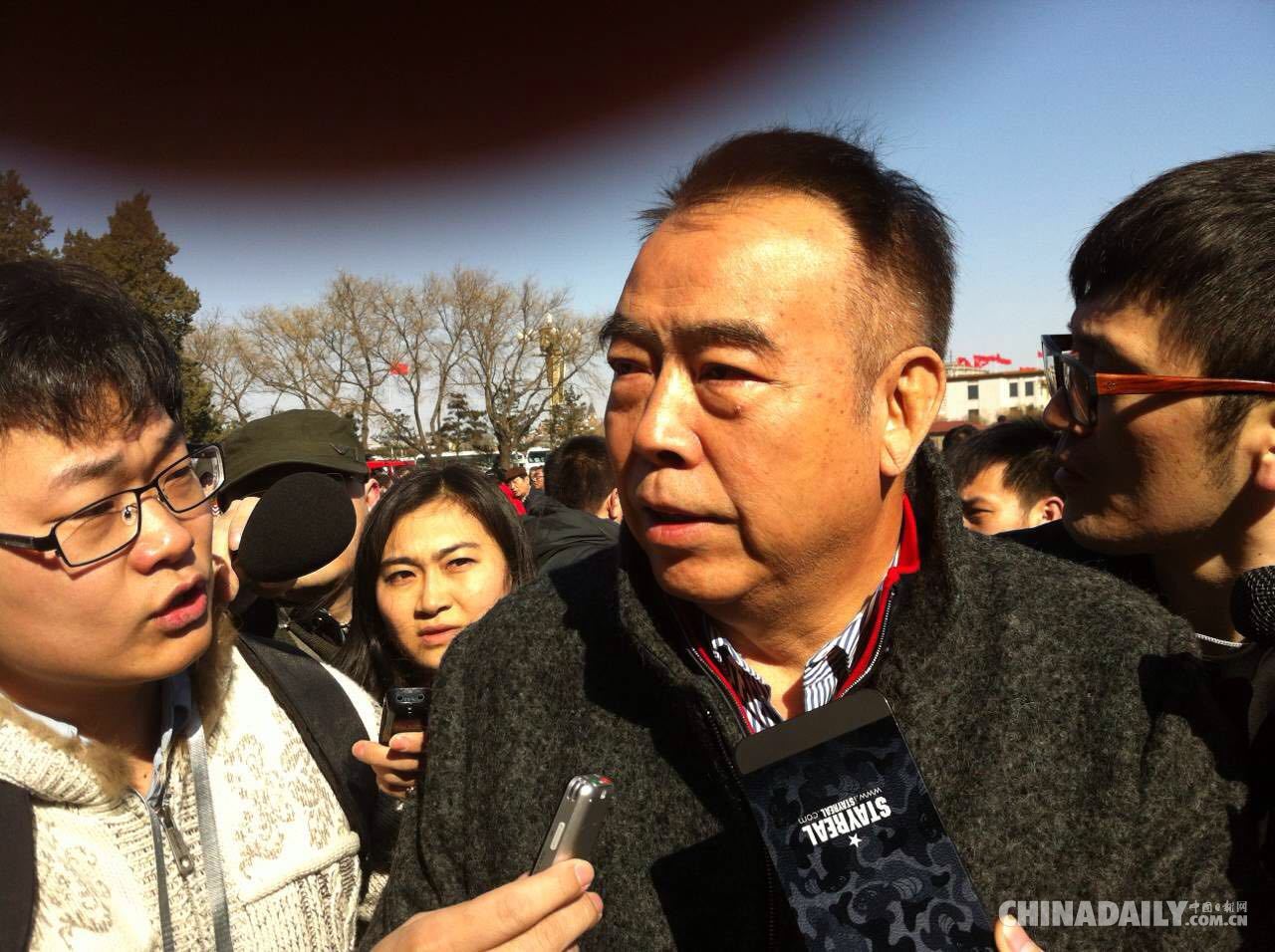 2015政協會議開幕：明星委員遭媒體圍堵