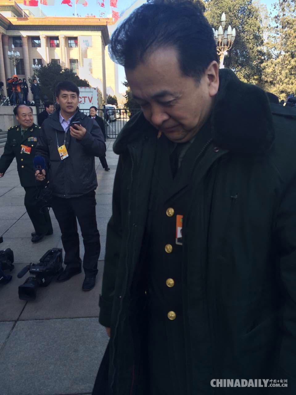 2015政協會議開幕：明星委員遭媒體圍堵