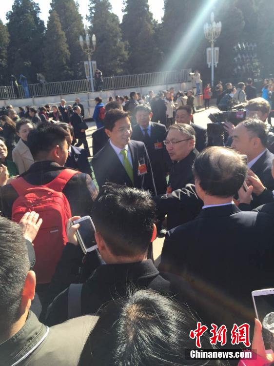 全國政協(xié)十二屆三次會(huì)議在北京開幕