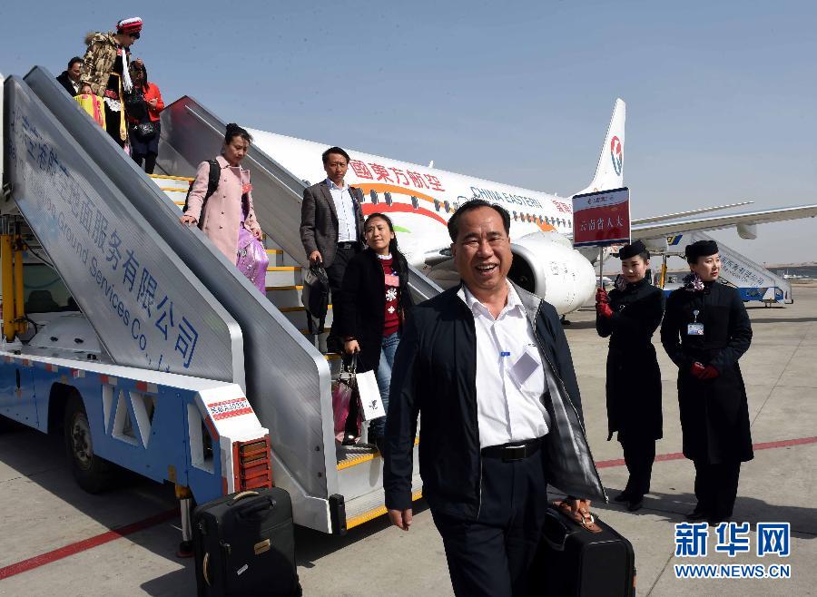 2015兩會 各地代表團陸續(xù)抵京