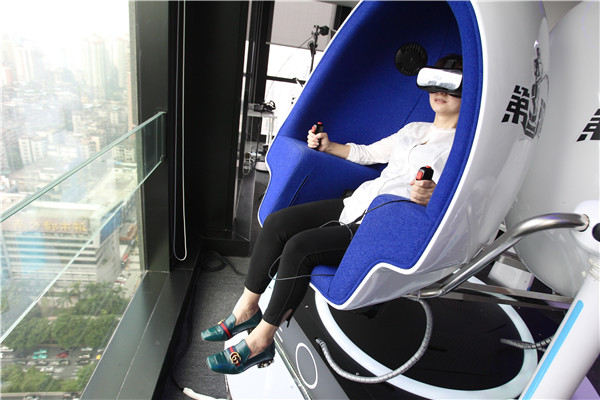中俄媒體記者現(xiàn)場體驗(yàn)VR技術(shù)
