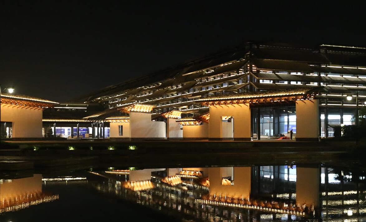 高清鏡頭下烏鎮互聯網國際會展中心的“白天與黑夜”