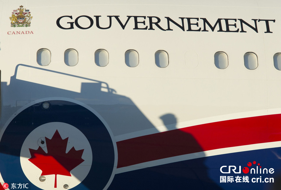 加拿大總理攜妻女乘專機(jī)前往中國(guó)訪問(wèn)