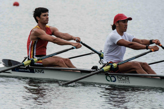 各國賽艇隊積極備戰 士兵在側確保安全