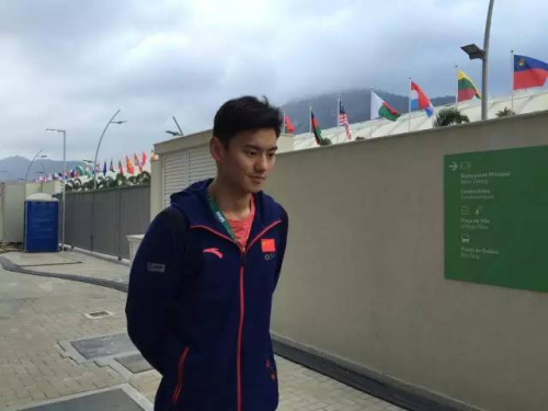 在奧運(yùn)村閑逛能遇到誰(shuí)？ 寧澤濤溜達(dá)似“老干部”