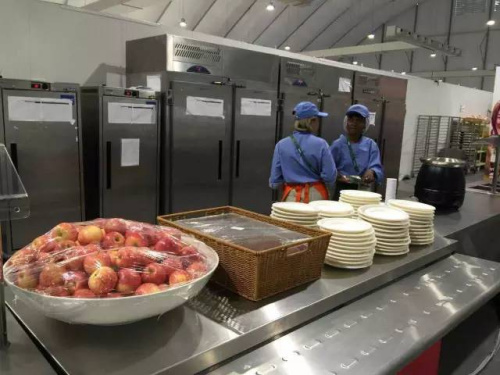 在奧運(yùn)村閑逛能遇到誰(shuí)？ 寧澤濤溜達(dá)似“老干部”