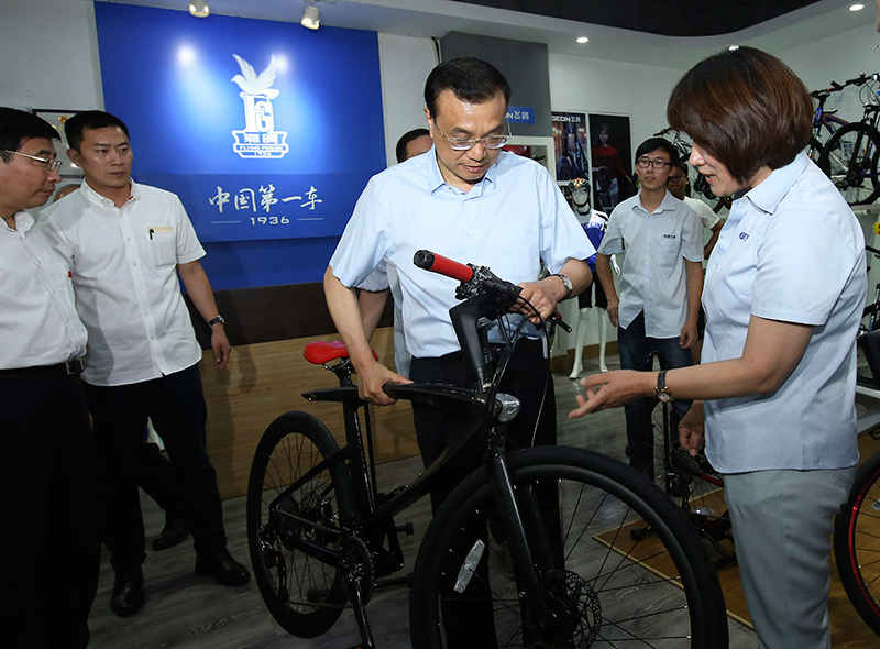 李克強體驗“飛鴿”：我愿為中國自行車做廣告