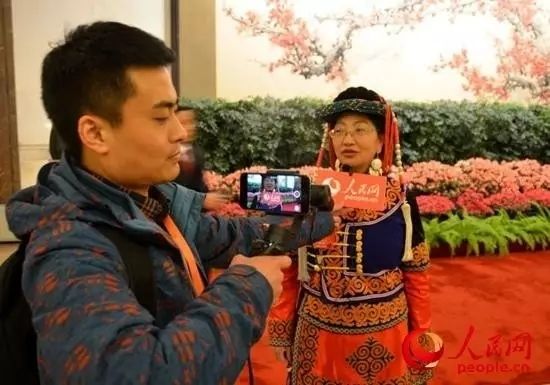 記者兩會24小時：帶著“溫度”的新聞是怎么產生的