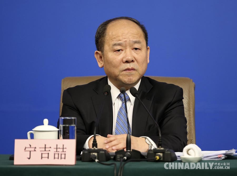 國家發改委主任何立峰等就“經濟社會發展與宏觀調控”答記者問