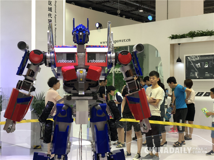 高顏值+神技能！一大波機(jī)器人“明星”亮相2018世界機(jī)器人大會(huì)