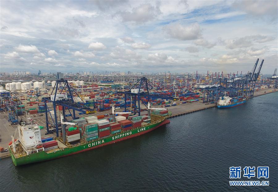 俯瞰雅加達丹戎不碌港