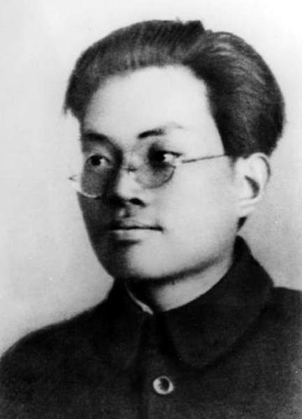 張?zhí)祝涸富髡鹚榕f世界驚雷