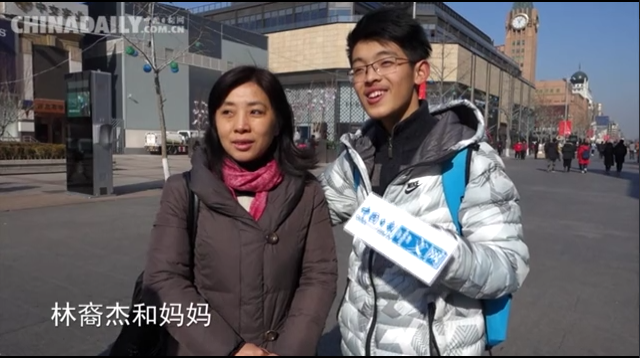 林裔杰：去年一起旅行時(shí)牽過(guò)媽媽的手