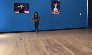 看著都疼！奧運冠軍“腳滑”劈叉痛到叫出來