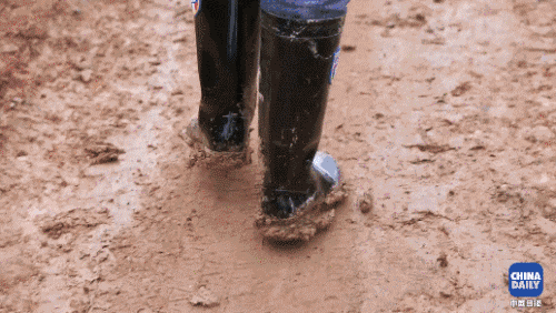 解碼中國丨這位當(dāng)代“愚公”在懸崖峭壁上鑿出7千米水渠，現(xiàn)實比神話傳說更震撼！