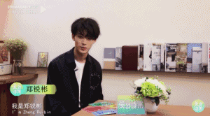 這位中戲?qū)W霸簡(jiǎn)直是全能選手，英文詩也讀得這么溜！丨愛豆詩集