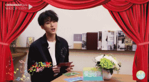 這位中戲?qū)W霸簡(jiǎn)直是全能選手，英文詩也讀得這么溜！丨愛豆詩集