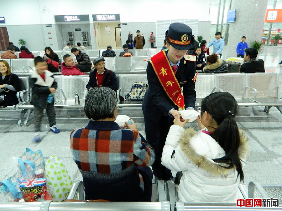 網絡媒體走轉改：快樂“鬧”元宵 溫暖出行路