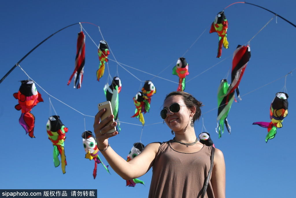 俄羅斯喀山風(fēng)箏節(jié) 追逐藍天童趣滿滿