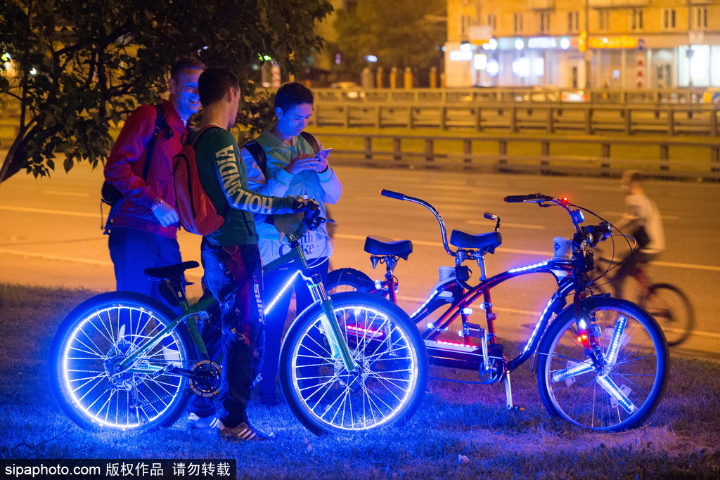 2016莫斯科夜騎活動 夜光酷炫自行車拉風十足