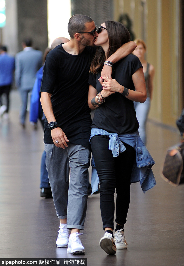 盤點：七夕虐狗模式開啟 歐美明星情侶街拍恩愛衣品一起秀！