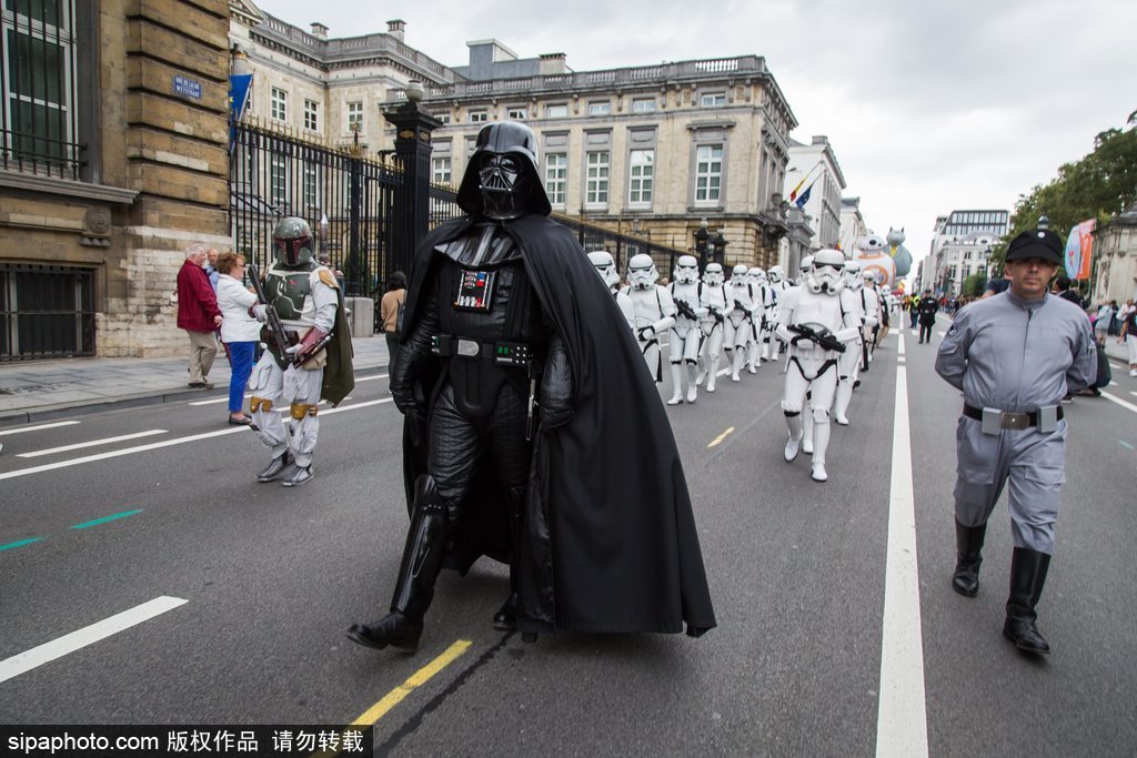 比利時動漫節(jié)：帝國士兵霸氣現(xiàn)身地鐵站 各種超萌角色嗨不停