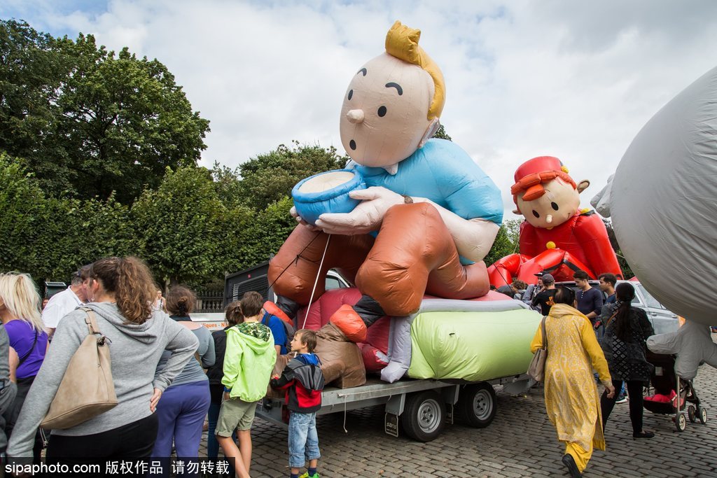 比利時(shí)動(dòng)漫節(jié)：帝國士兵霸氣現(xiàn)身地鐵站 各種超萌角色嗨不停