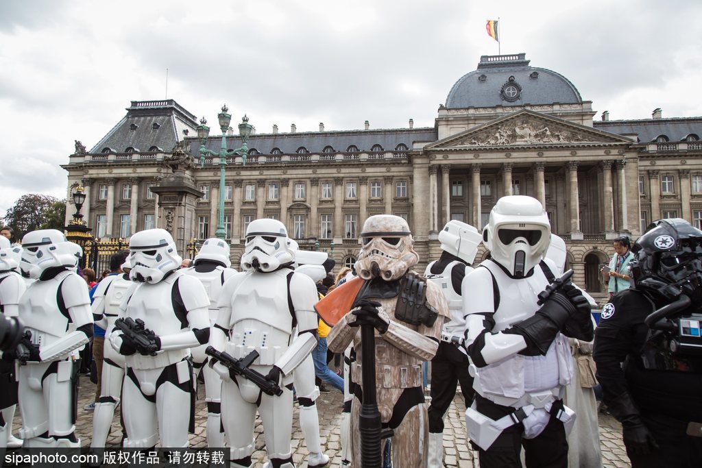 比利時動漫節：帝國士兵霸氣現身地鐵站 各種超萌角色嗨不停