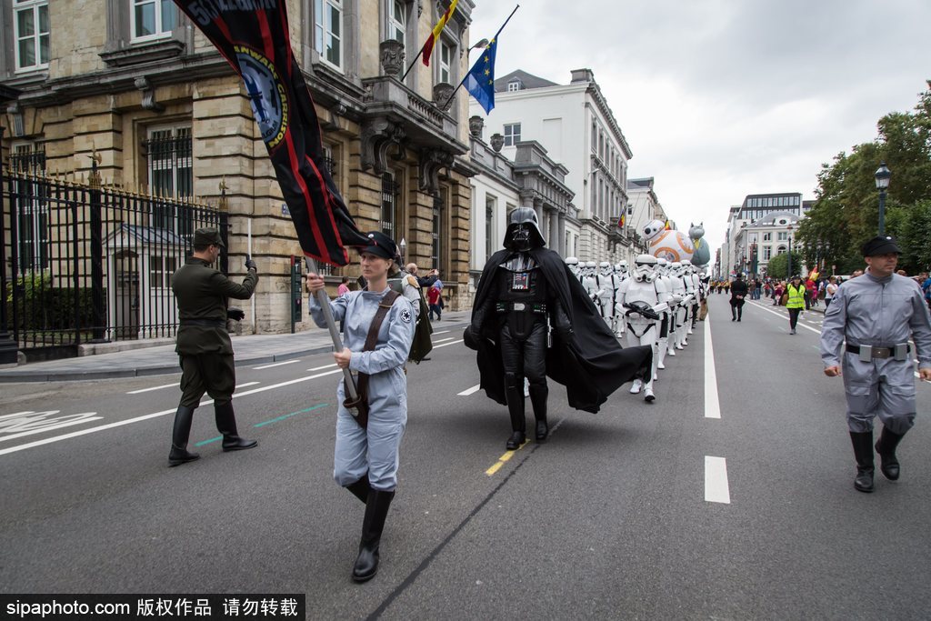 比利時動漫節：帝國士兵霸氣現身地鐵站 各種超萌角色嗨不停