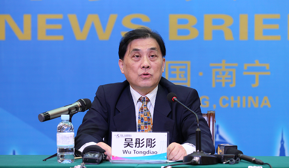 “兩會”組委會召開吹風會向中外記者通報有關(guān)情況　升級版東博盛會為客商帶來全新體驗