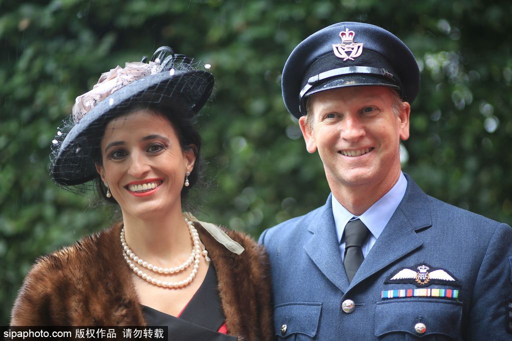 英古德伍德復(fù)古會(huì) 民眾復(fù)古裝搭配老爺車韻味十足