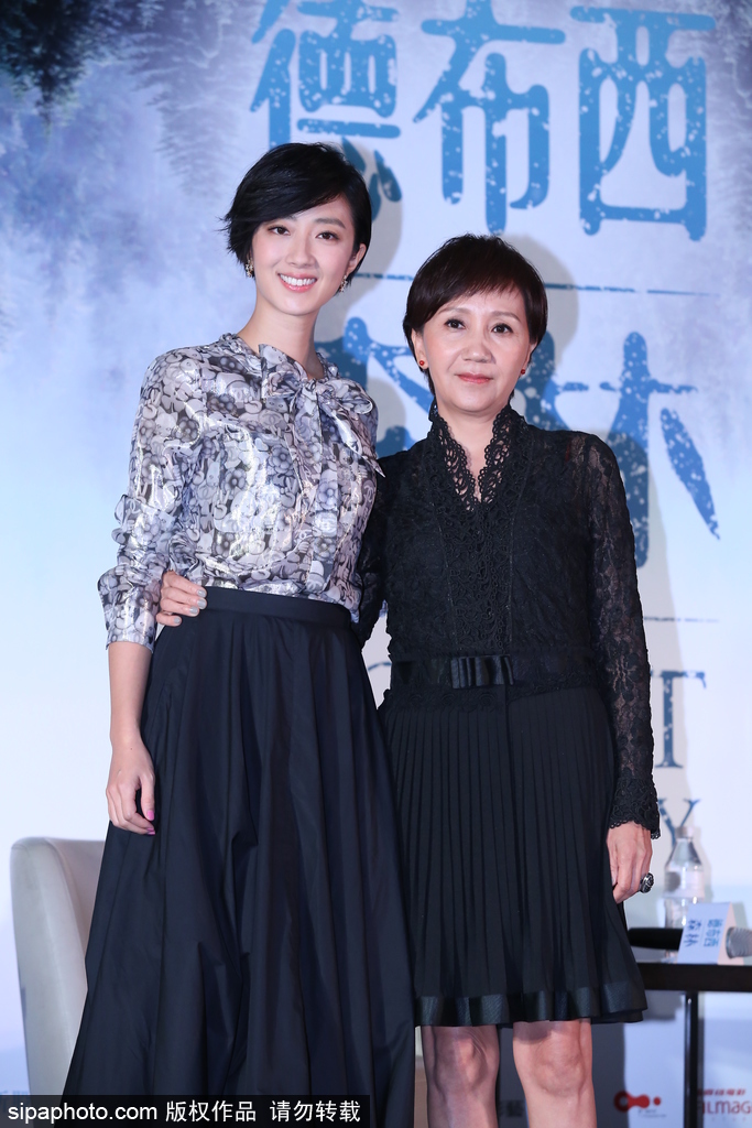 桂綸鎂亮相電影《德布西森林》活動 穿黑色長裙優雅又知性