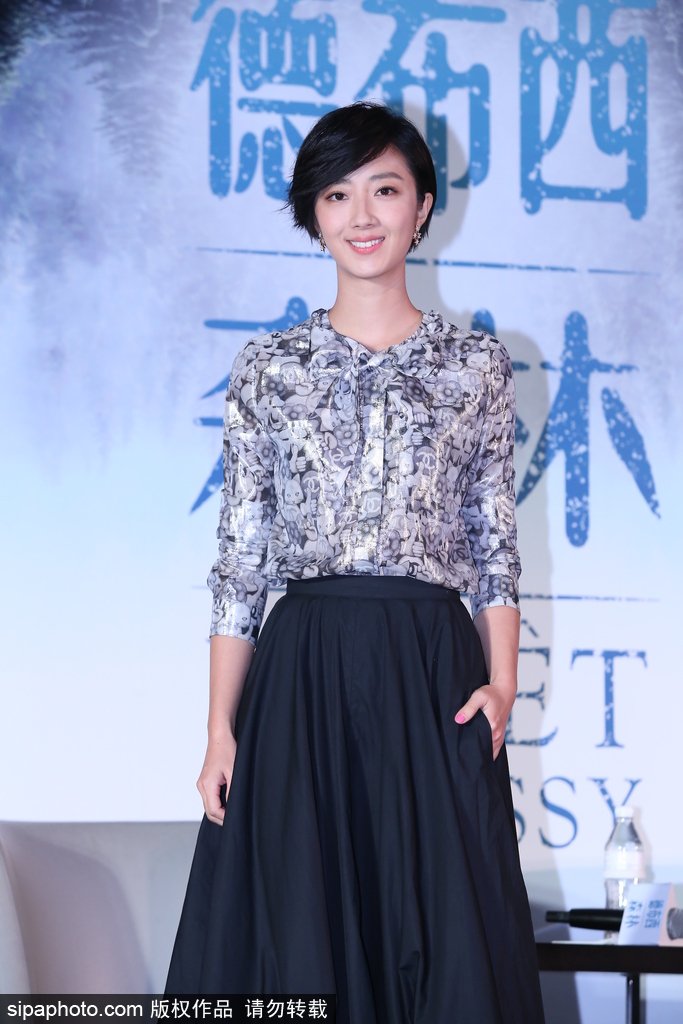 桂綸鎂亮相電影《德布西森林》活動 穿黑色長裙優雅又知性