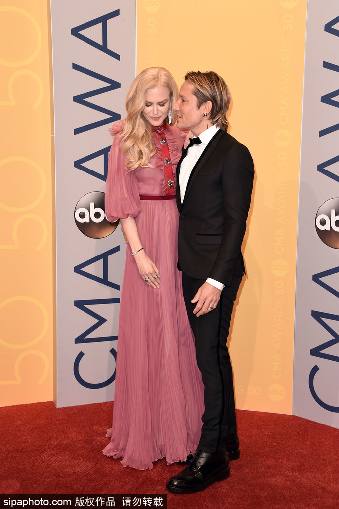 光棍節(jié)的暴擊│盤點明星情侶蘇炸了的甜蜜瞬間