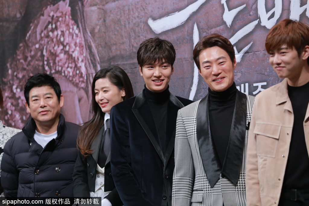 《藍(lán)色大海的傳說(shuō)》發(fā)布會(huì) 李敏鎬全智賢都來(lái)了