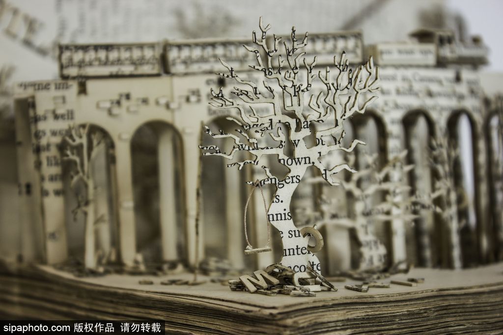 英國設計師打造立體書頁雕塑 重現哈利波特經典場景