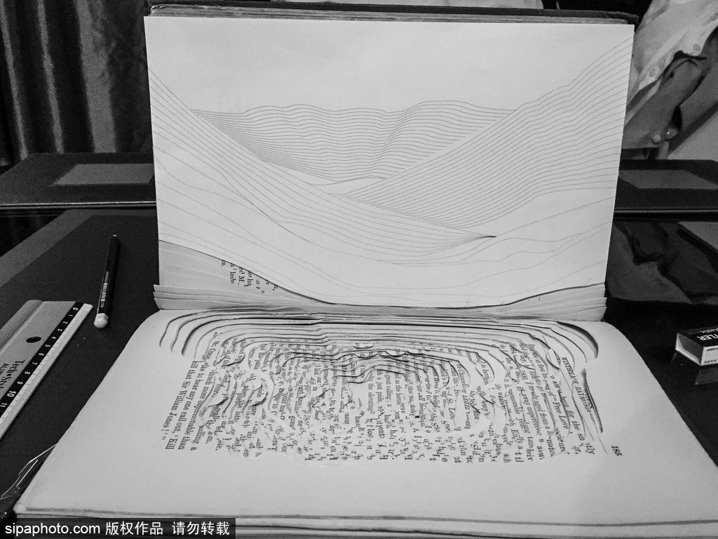 英國設計師打造立體書頁雕塑 重現哈利波特經典場景