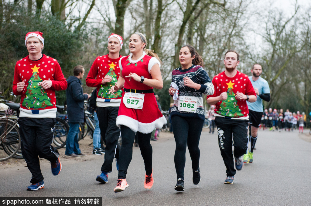 荷蘭舉辦“最丑毛衣跑” 民眾展示奇葩巨丑毛衣