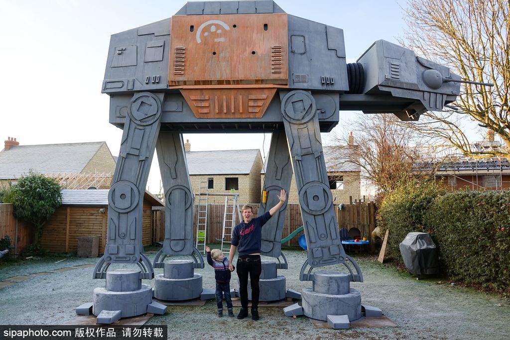 英骨灰級《星球大戰》粉絲為兒子仿造“戰車”