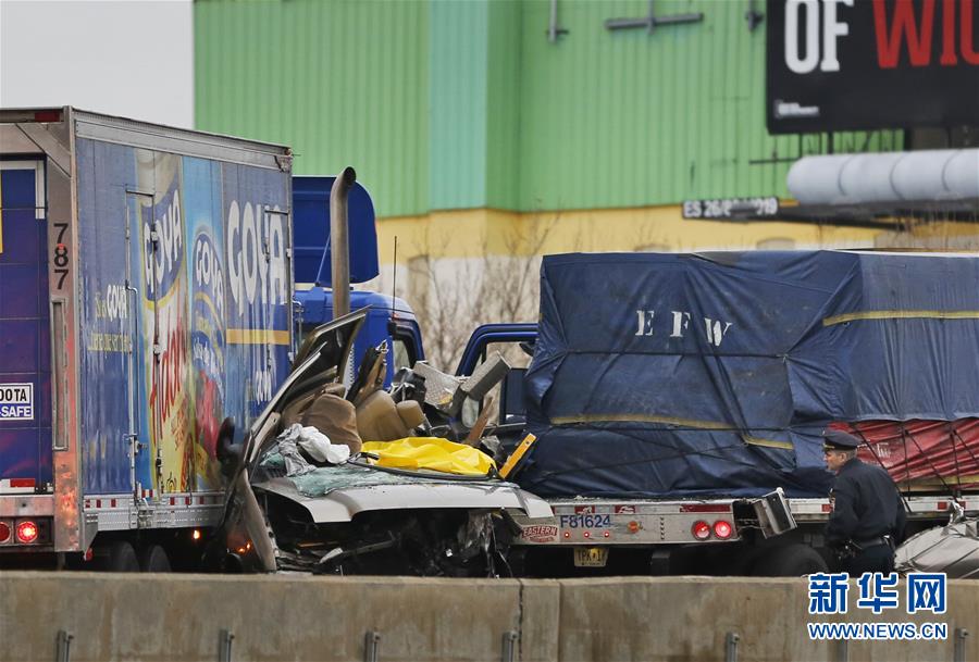 紐約發生多車相撞事故(組圖)