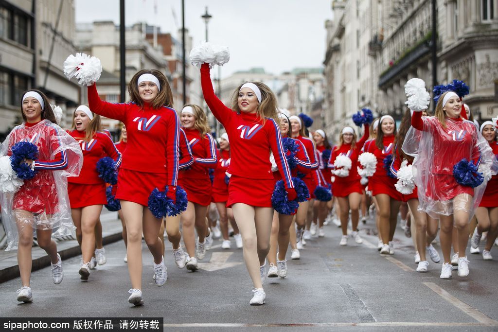 2017倫敦新年大游行盛大舉行 載歌載舞歡聲笑語(yǔ)迎新年