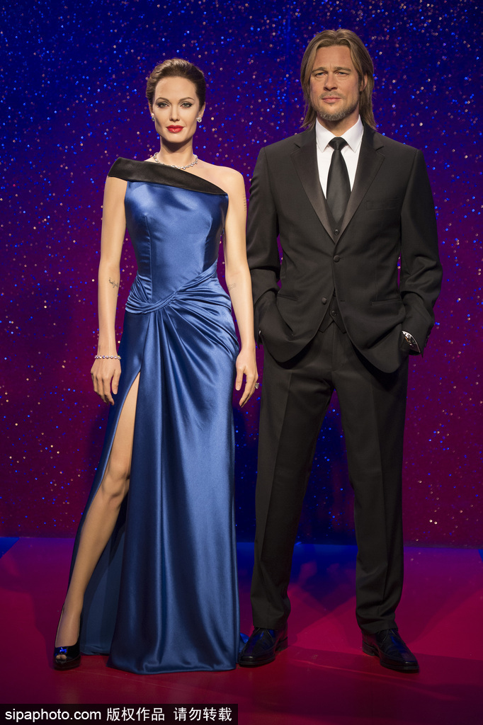 鹿晗蠟像被親掉色？盤點(diǎn)明星VS蠟像大對(duì)比