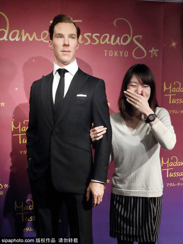 鹿晗蠟像被親掉色？盤點明星VS蠟像大對比