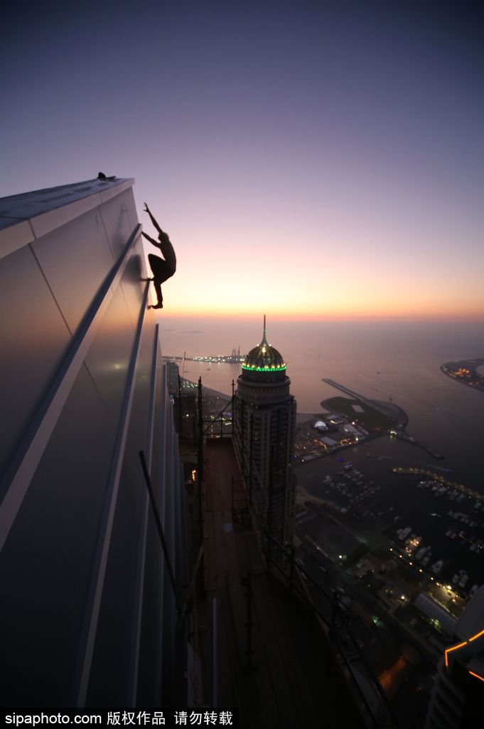 大神請(qǐng)收下我的膝蓋 看世界各國(guó)牛人高空炫技