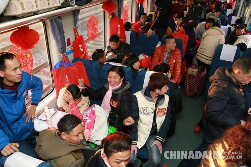 開往家鄉(xiāng)的專列：1200多名阜陽農(nóng)民工免費(fèi)乘專列返鄉(xiāng)