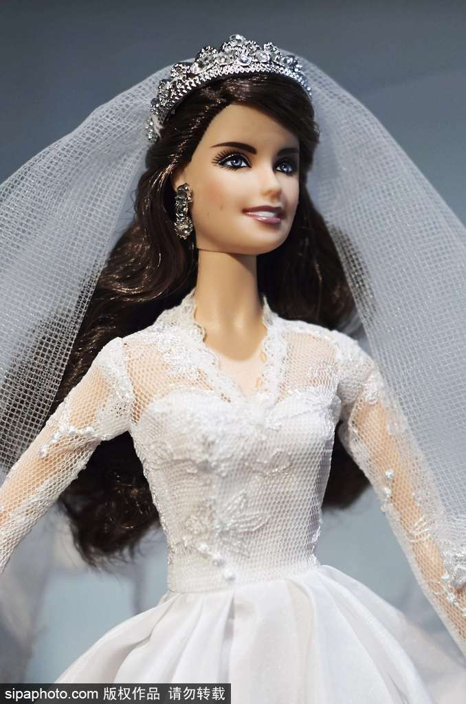 “王室”芭比娃娃亮相馬德里 威廉王子夫婦大婚造型搶眼