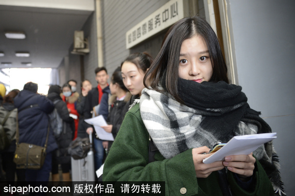北影藝考復試現場帥哥美女如云 考生時尚裝備大PK如時裝走秀[組圖]