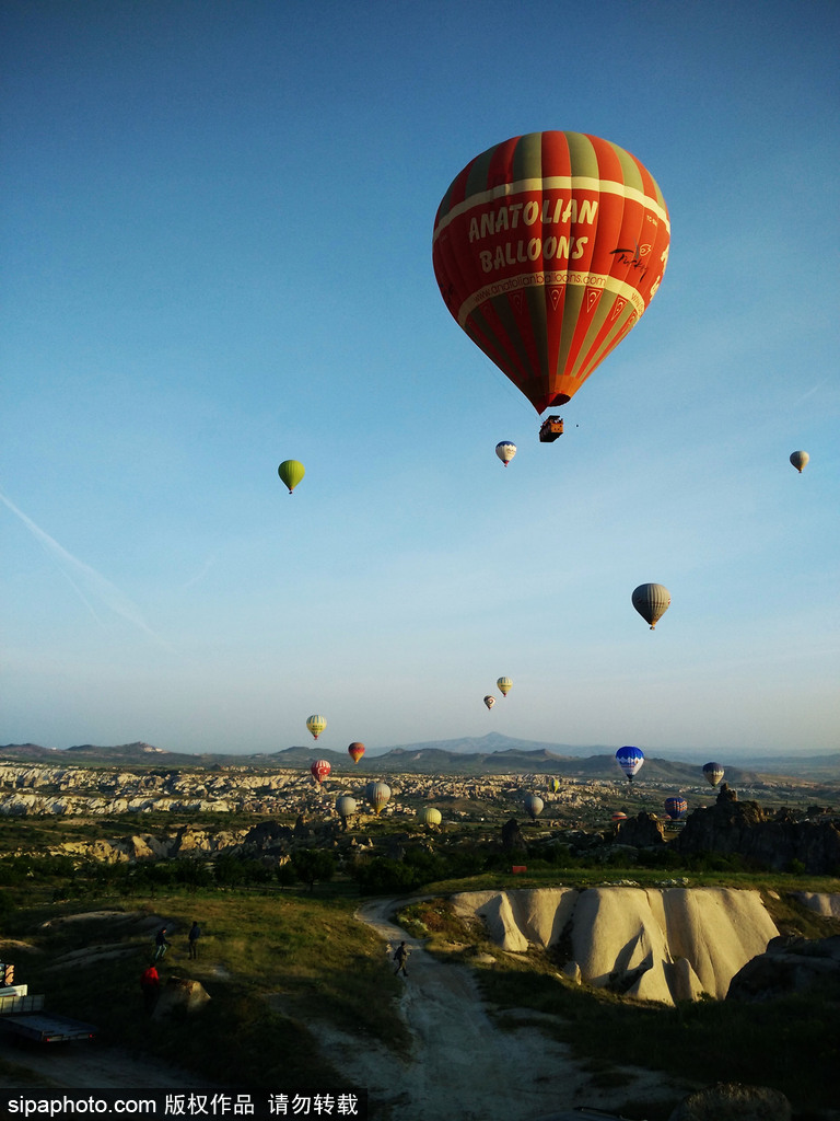 盤點(diǎn)土耳其之旅必去地 體驗(yàn)原汁原味當(dāng)?shù)赜?/></p>

<p>2016年6月2日，特洛伊古城，土耳其有世界上最優(yōu)美的清真寺，奢華的宮殿倒映在碧藍(lán)海水中，與波斯普魯斯海峽大橋一起定格進(jìn)每一個游客的鏡頭。站在東西文明十字路口的土耳其，至今仍保有許多希臘、羅馬、基督教、伊斯蘭教等古代遺跡，10處世界文化遺產(chǎn)如明珠般散落在土耳其的西南沿海以及中部地區(qū)。</p>
</div>

<div width=