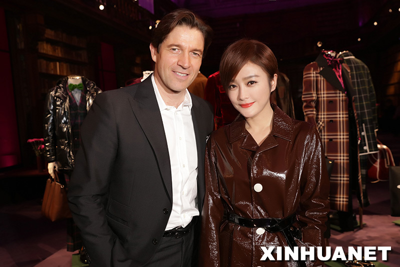 秦嵐現身米蘭時裝周 以酷帥短發造型出入秀場