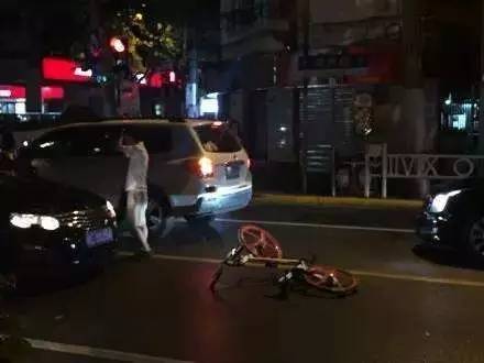 成都共享單車被燒毀 盤點N種被“玩壞”的共享單車